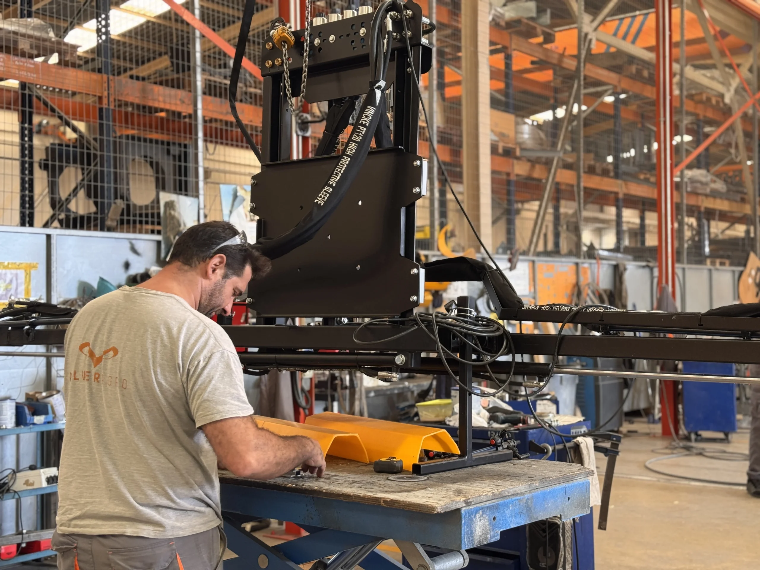 Montaje de la turbina KWS y el circuito hidráulico en un atomizador PulverAgro